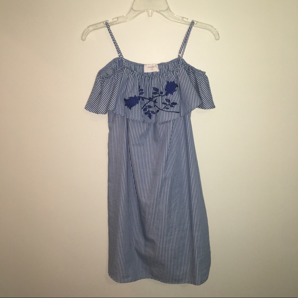 Off-the-shoulder sundress with straps & pockets!